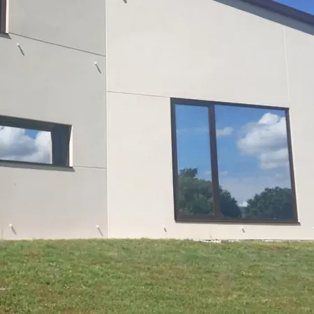 ホステル Clarevar トゥイ